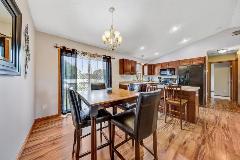 224 Oak Dr, Eagle Lake, MN 56024
