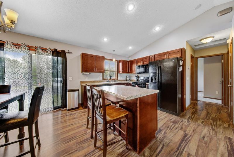 224 Oak Dr, Eagle Lake, MN 56024