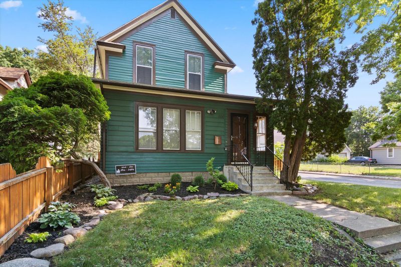 1800 3rd Ave N, Minneapolis, MN 55405