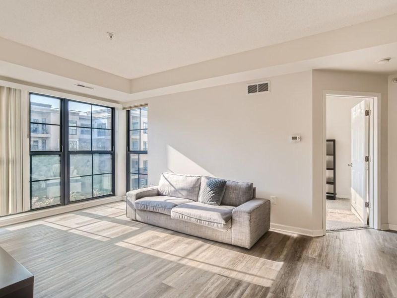 820 Emerald St #301, Saint Paul, MN 55114