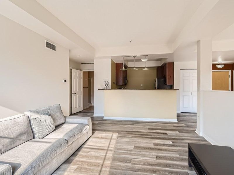 820 Emerald St #301, Saint Paul, MN 55114