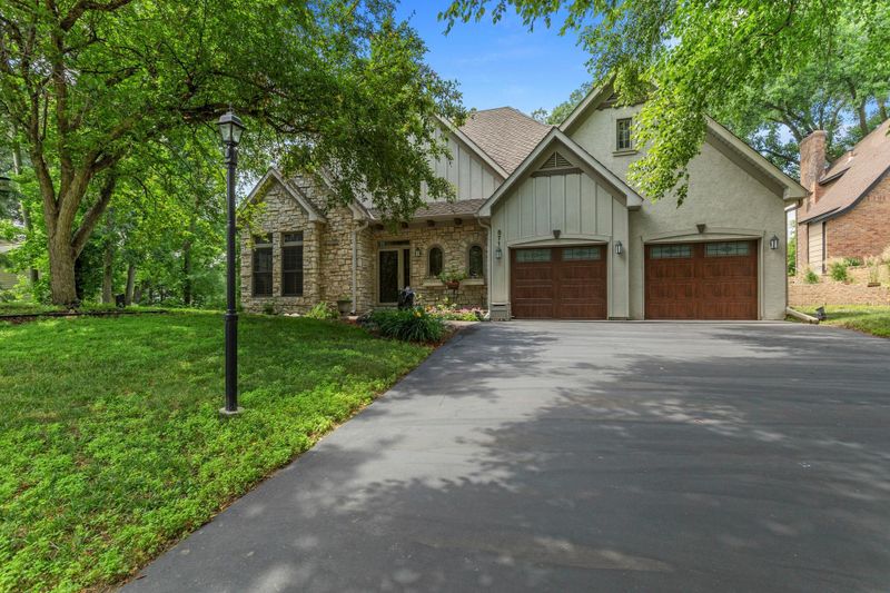 571 Marnie St S, Maplewood, MN 55119