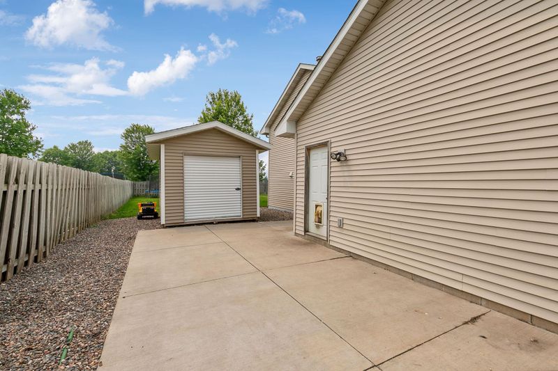 9939 Park Place Dr, Monticello, MN 55362