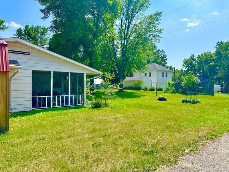 114 S 7th St, Kiester, MN 56051