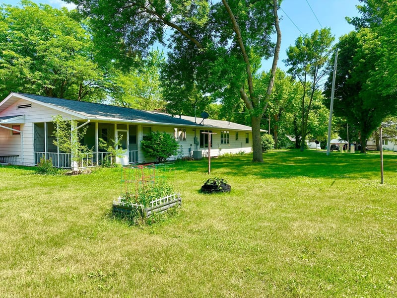 114 S 7th St, Kiester, MN 56051