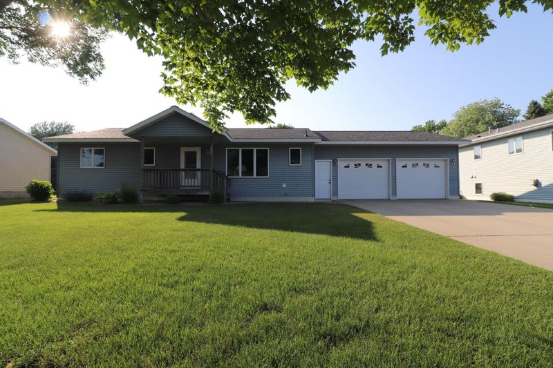 134 Par Dr, Melrose, MN 56352