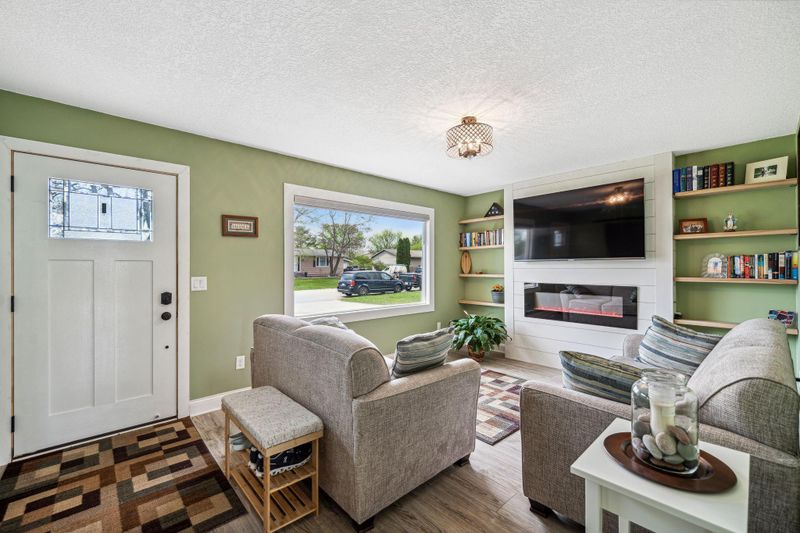 109 Rebecca Dr, Jordan, MN 55352