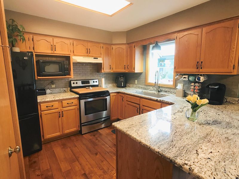 1119 37th St SW, Rochester, MN 55902