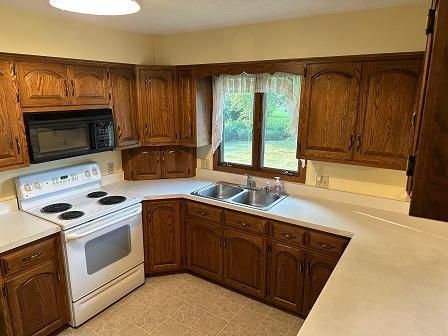 606 E 3rd Ave, Raymond, MN 56282