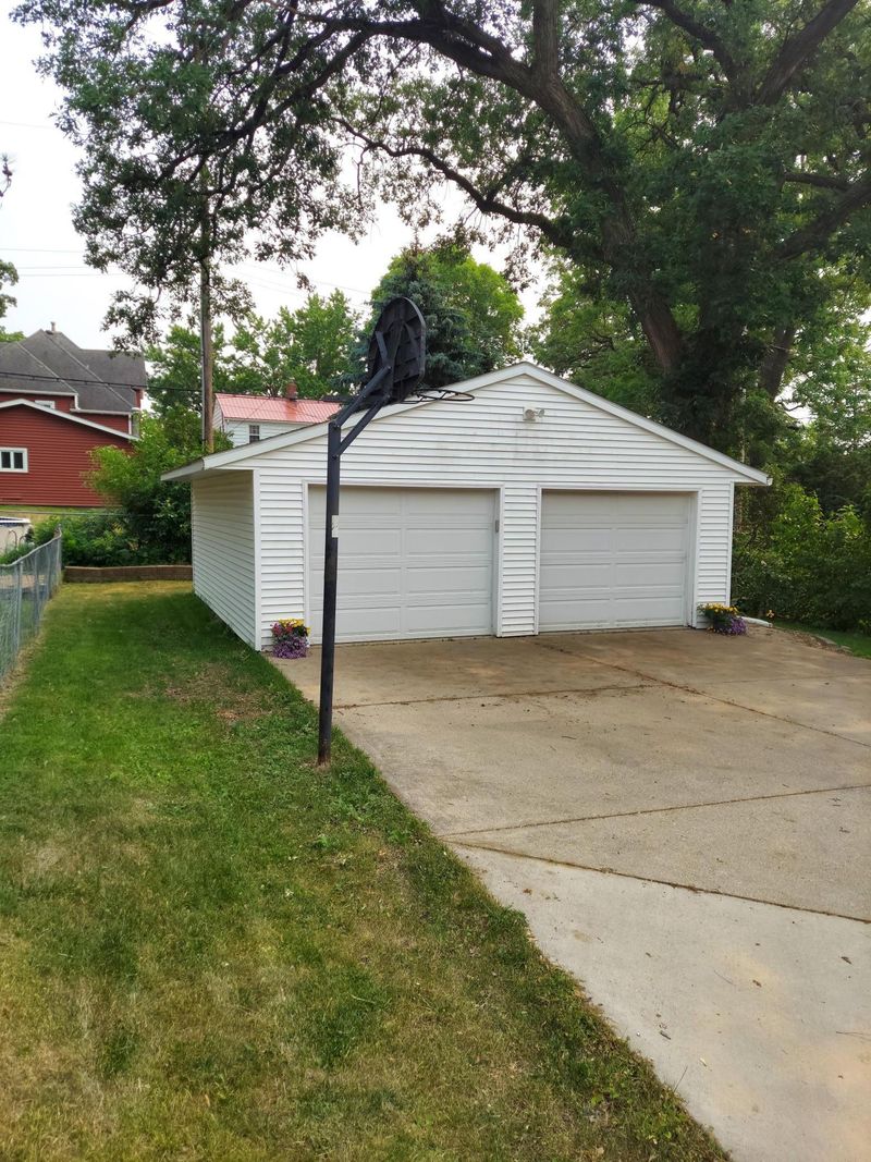 339 E Vine St, Owatonna, MN 55060