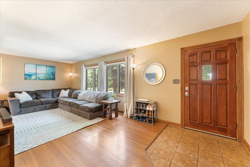 2560 Dorothy Ave, White Bear Lake, MN 55110
