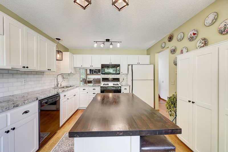 5730 Turtle Lake Rd, Shoreview, MN 55126