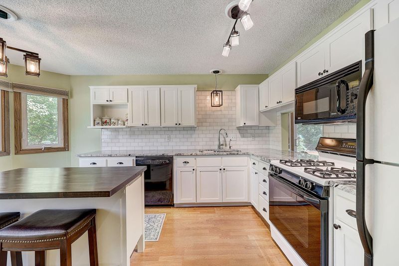 5730 Turtle Lake Rd, Shoreview, MN 55126