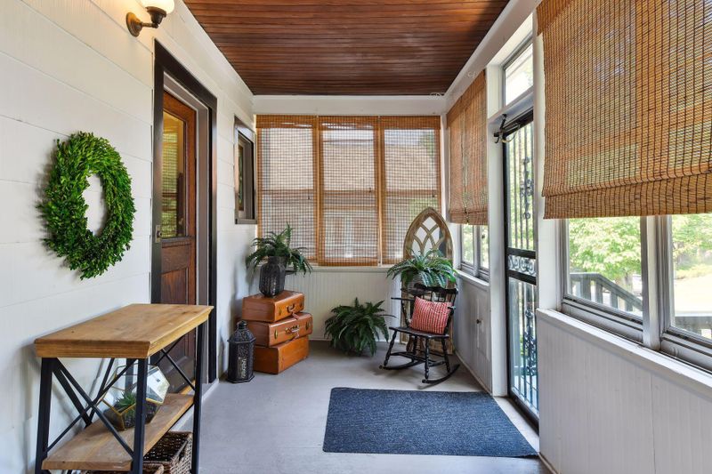 2092 Saint Clair Ave, Saint Paul, MN 55105