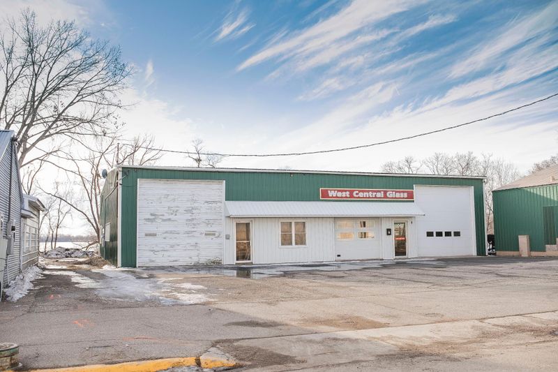 127 Pacific Ave, Morris, MN 56267