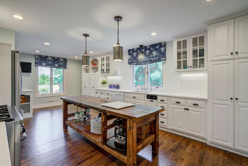 6142 Arctic Way, Edina, MN 55436