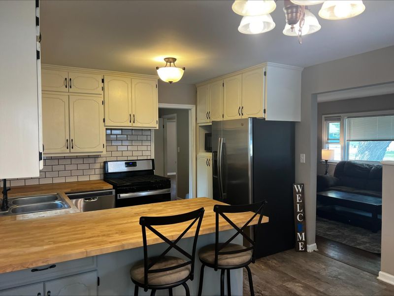 1458 Cope Ave E, Maplewood, MN 55109