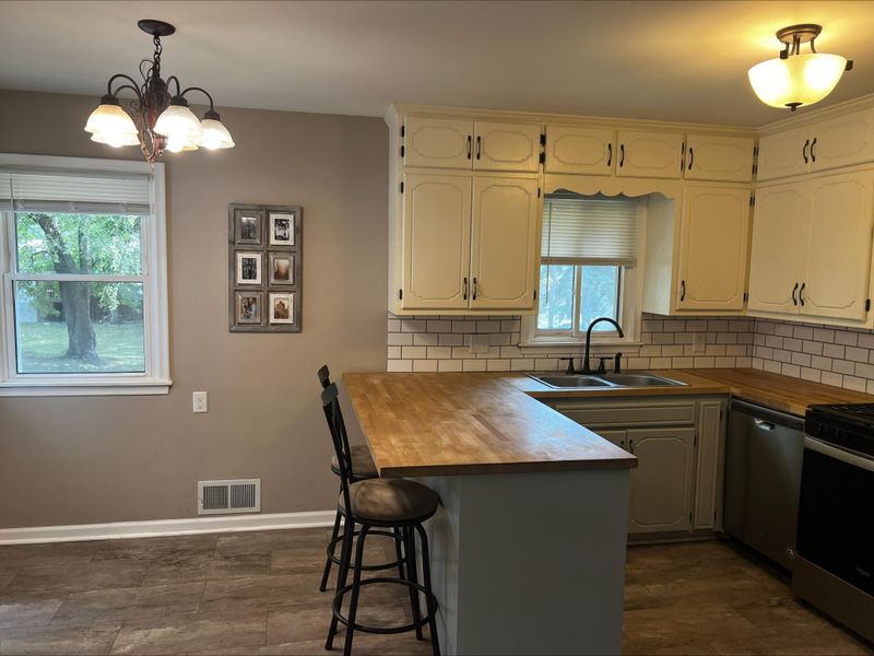 1458 Cope Ave E, Maplewood, MN 55109