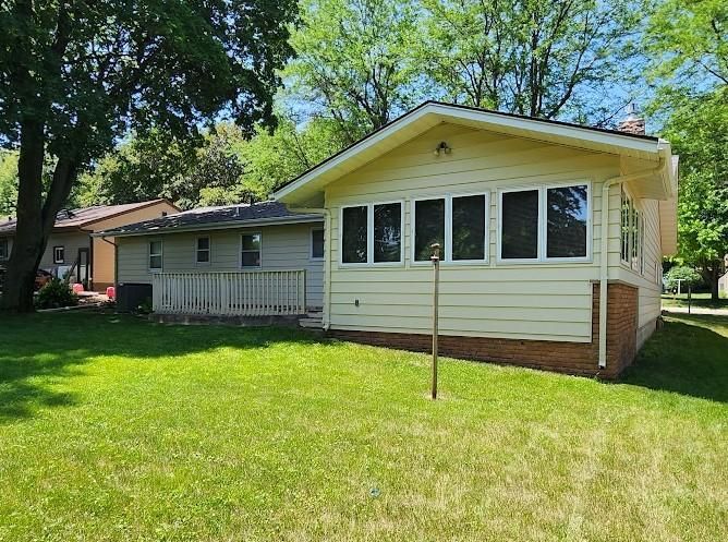 891 Verona Ave, Windom, MN 56101