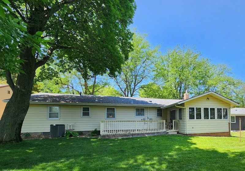 891 Verona Ave, Windom, MN 56101