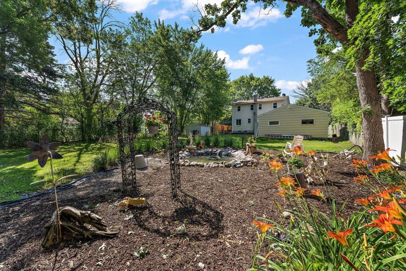 2225-2227 Londin Ln E, Saint Paul, MN 55119