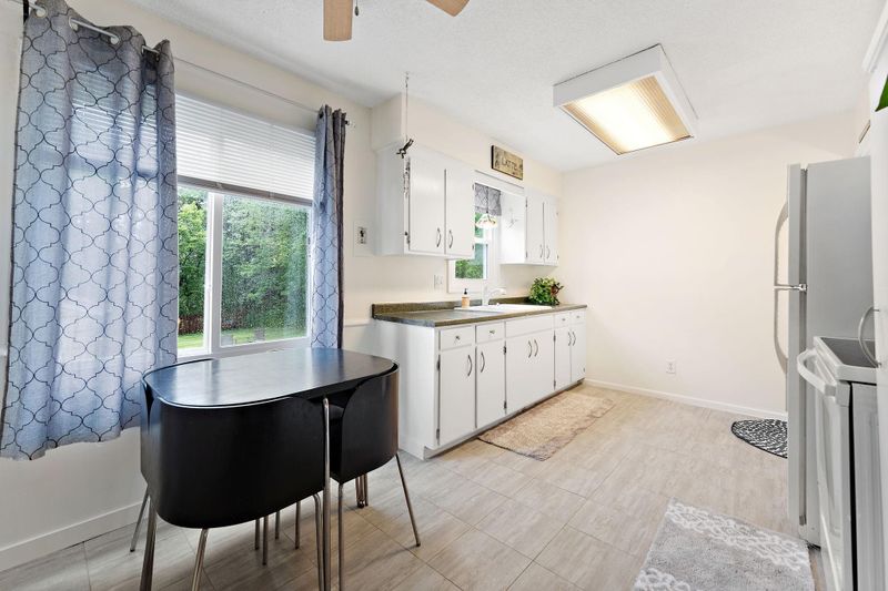 2225-2227 Londin Ln E, Saint Paul, MN 55119