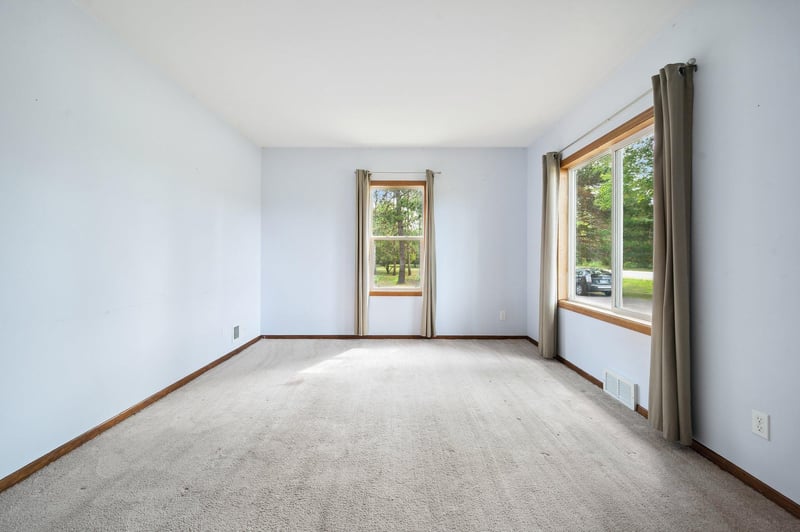 8319 W Broadway Ave, Columbus, MN 55025