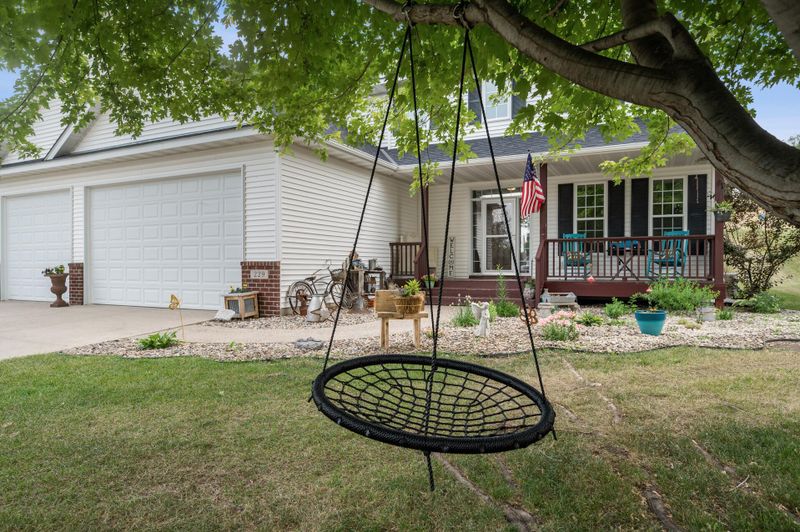 229 E Century St, Belle Plaine, MN 56011