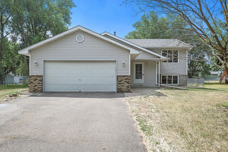 548 84th Cir NW, Coon Rapids, MN 55433