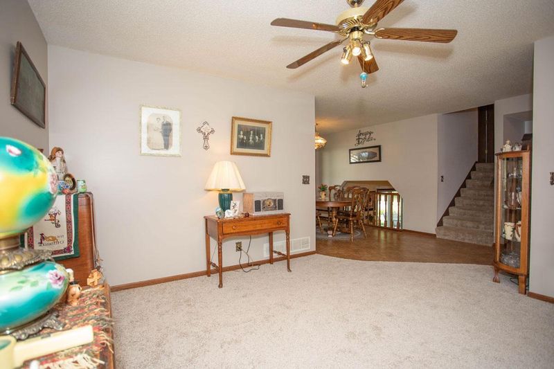2218 Hallmark Ave N, Oakdale, MN 55128