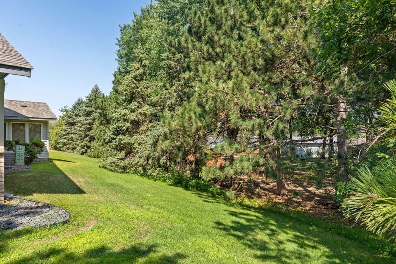 2545 Sumac Cir, White Bear Lake, MN 55110