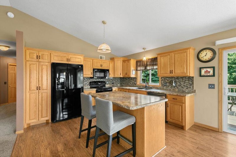 1932 Eastern Star Cir, Sauk Rapids, MN 56379