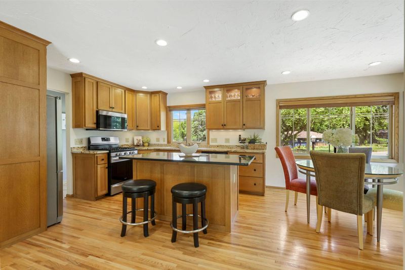 1309 Hillside Ln, Burnsville, MN 55306