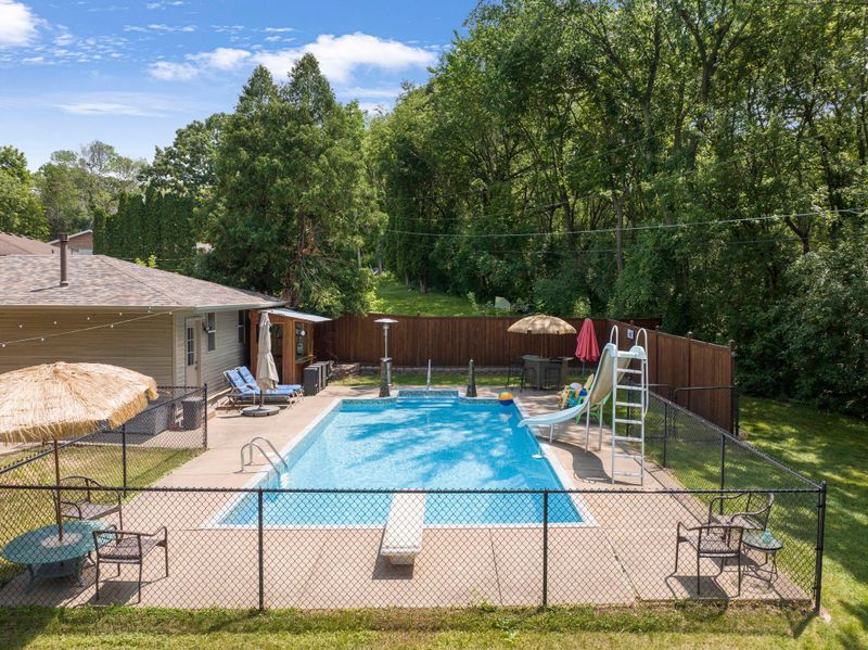 1309 Hillside Ln, Burnsville, MN 55306