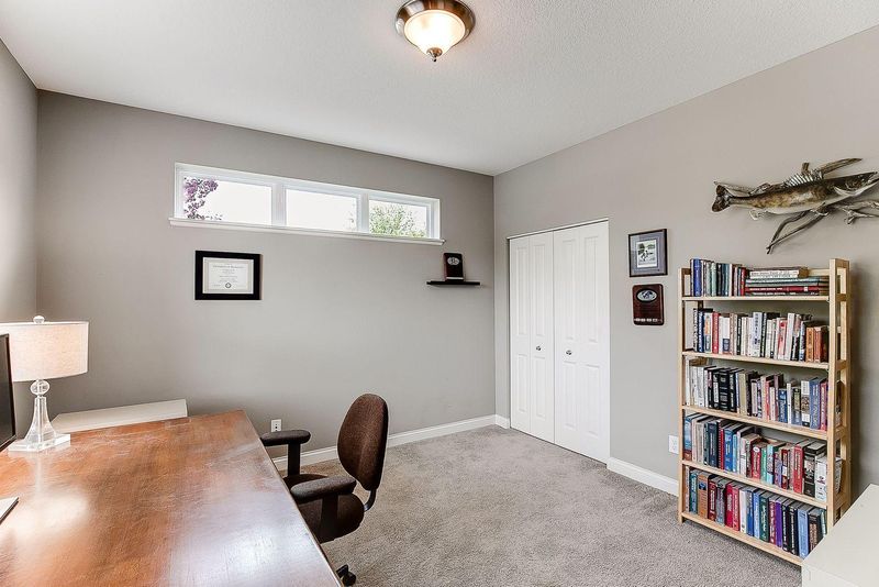 390 Liberty Heights Dr, Chaska, MN 55318