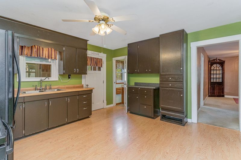 421 N Cedar St, Chaska, MN 55318