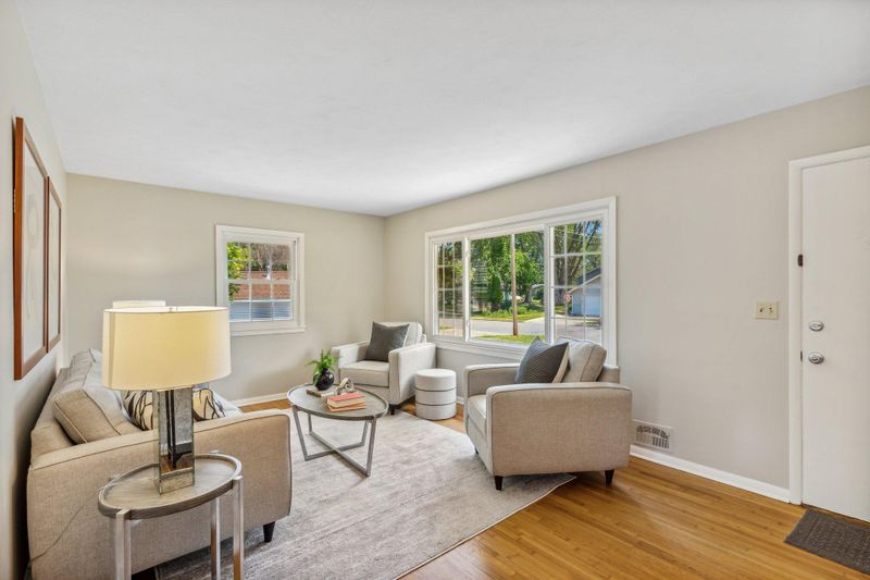 6101 Edgewood Ave, Woodbury, MN 55125