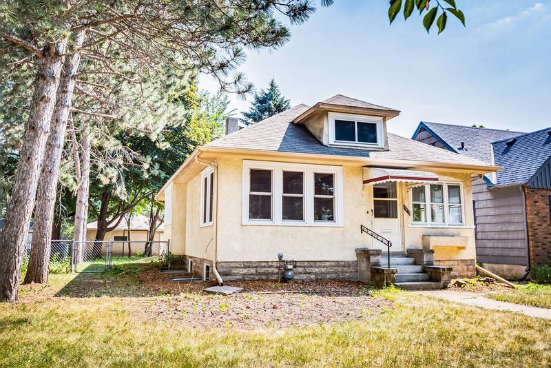 1676 Taylor Ave W, Saint Paul, MN 55104