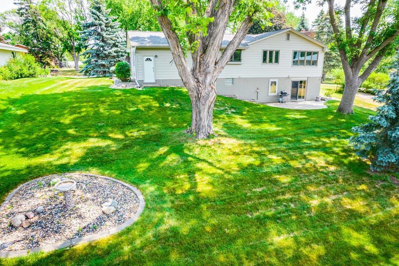 9936 Kell Ave S, Bloomington, MN 55437