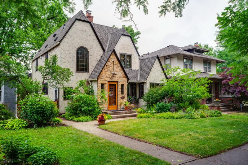 2027 Portland Ave, Saint Paul, MN 55104