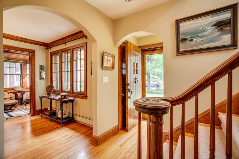 2027 Portland Ave, Saint Paul, MN 55104
