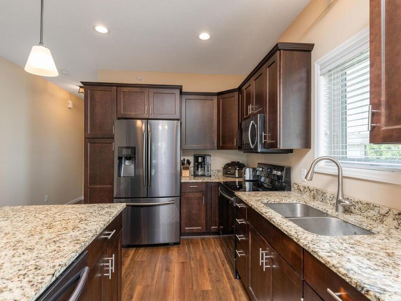 4139 Blakewood Dr, Shakopee, MN 55379