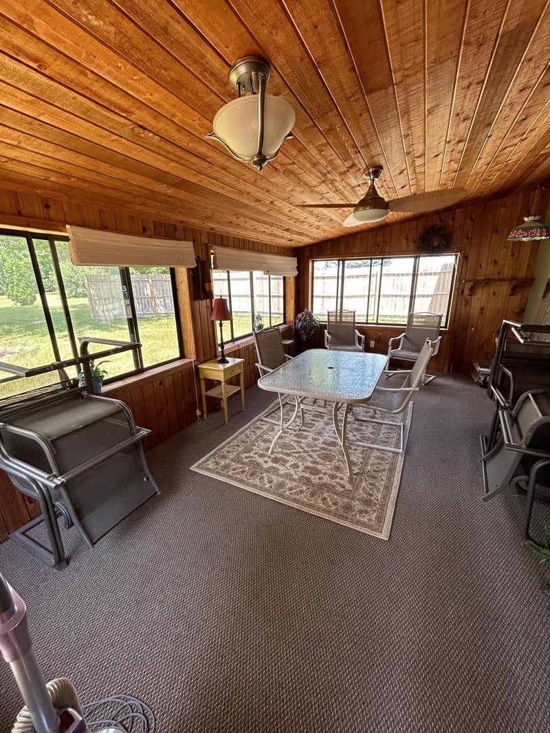 802 4th St, Lyle, MN 55953