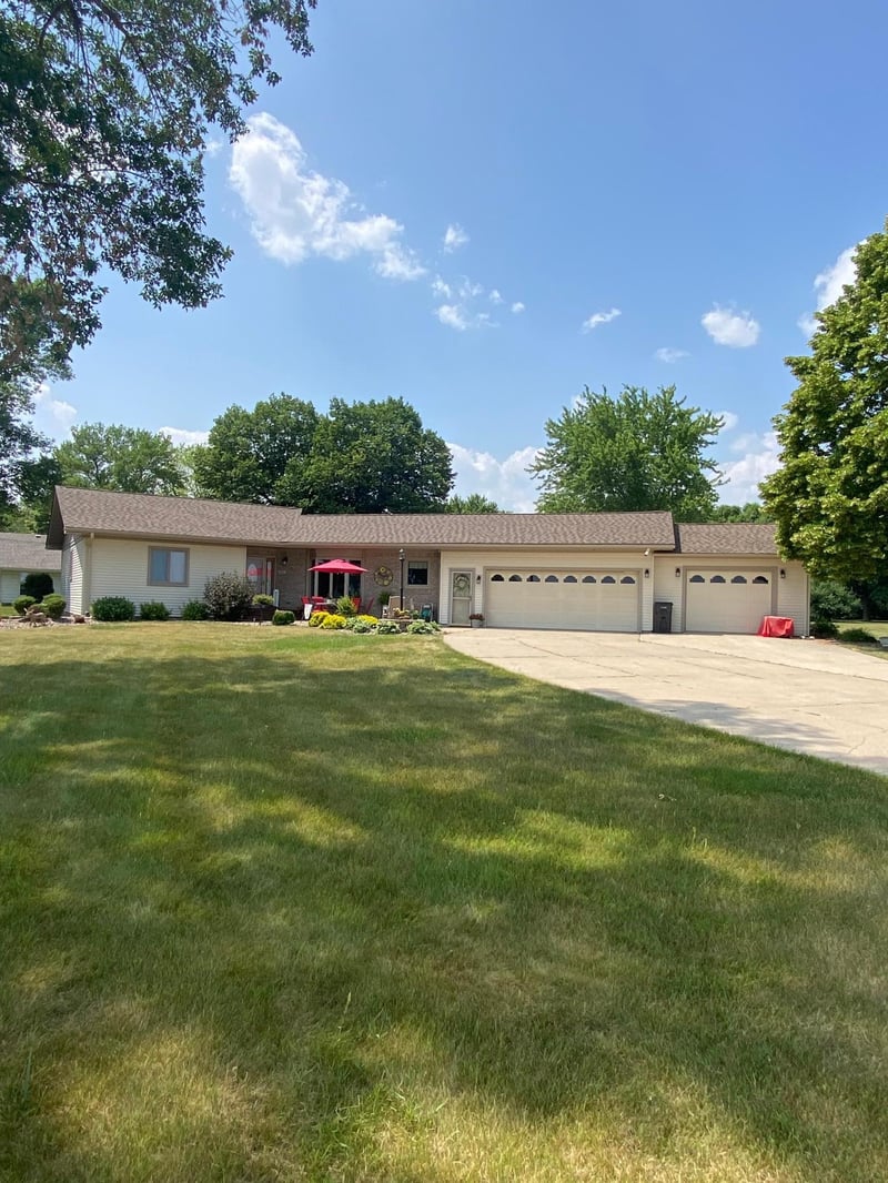 802 4th St, Lyle, MN 55953