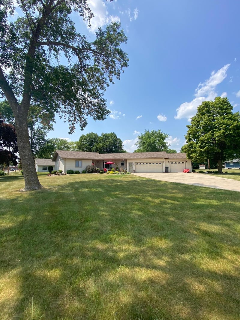 802 4th St, Lyle, MN 55953