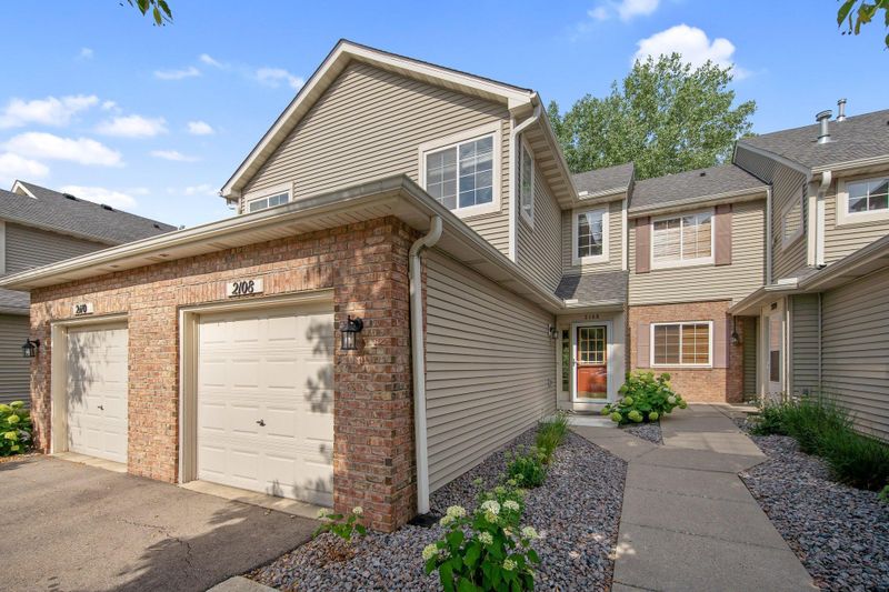 2108 Water Lilly Ln, Eagan, MN 55122