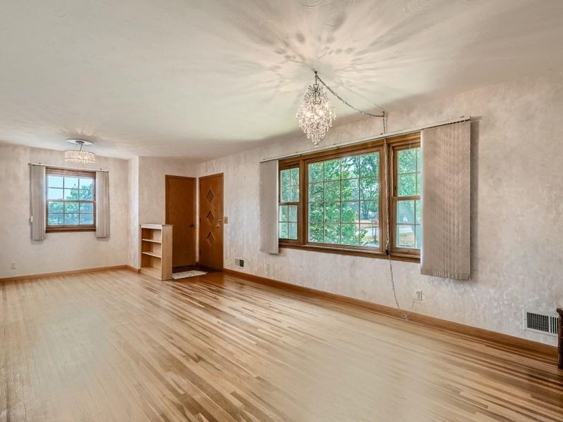 5046 Sunnyside Rd, Mounds View, MN 55112
