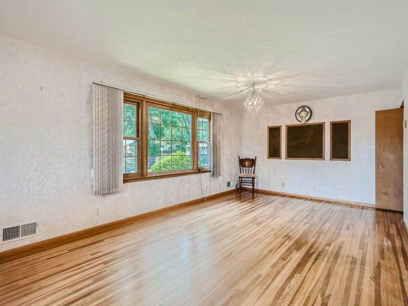 5046 Sunnyside Rd, Mounds View, MN 55112