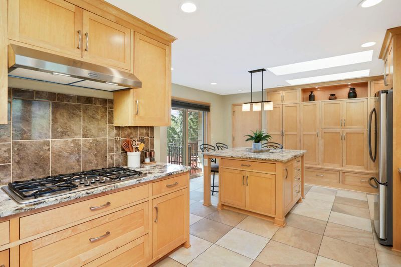 4521 Merribee Dr, Golden Valley, MN 55422