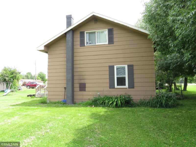 222 Woodrow St W, Grygla, MN 56727